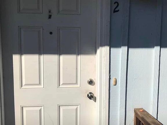 3rd image of 590 Royal Oak Dr APT 2