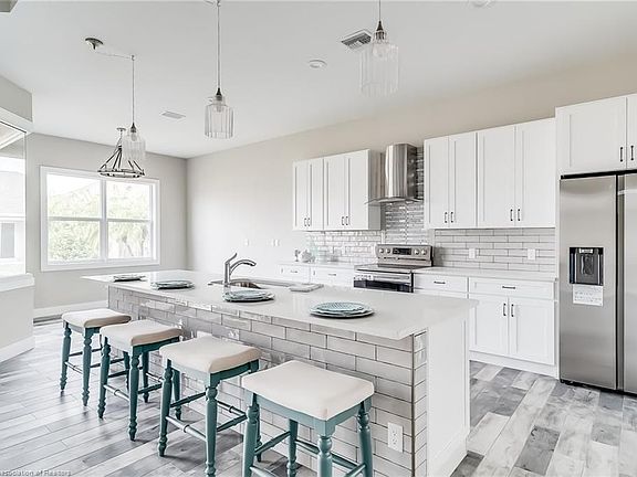 4th image of 3033 Royal Oaks Ct
