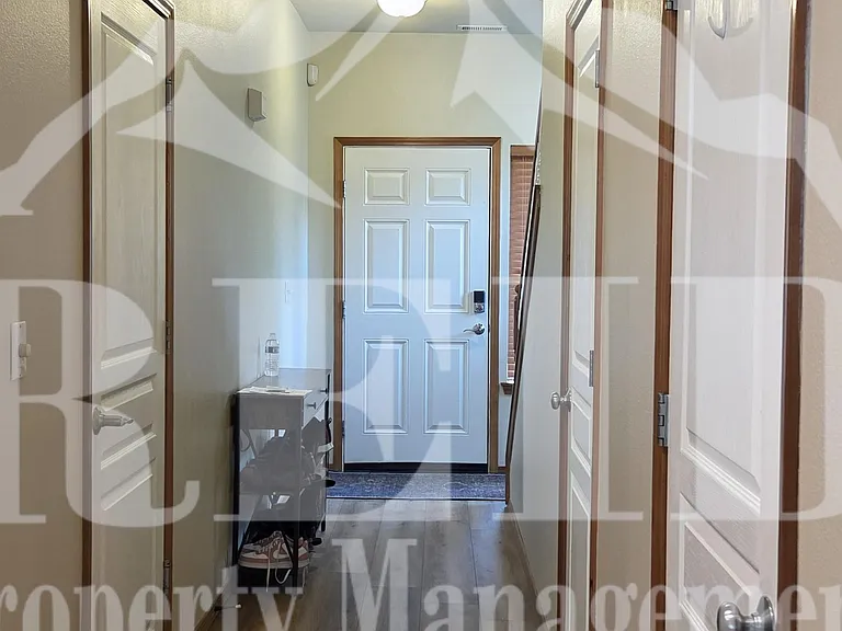 100 NE Miramar Cir — Photo 6