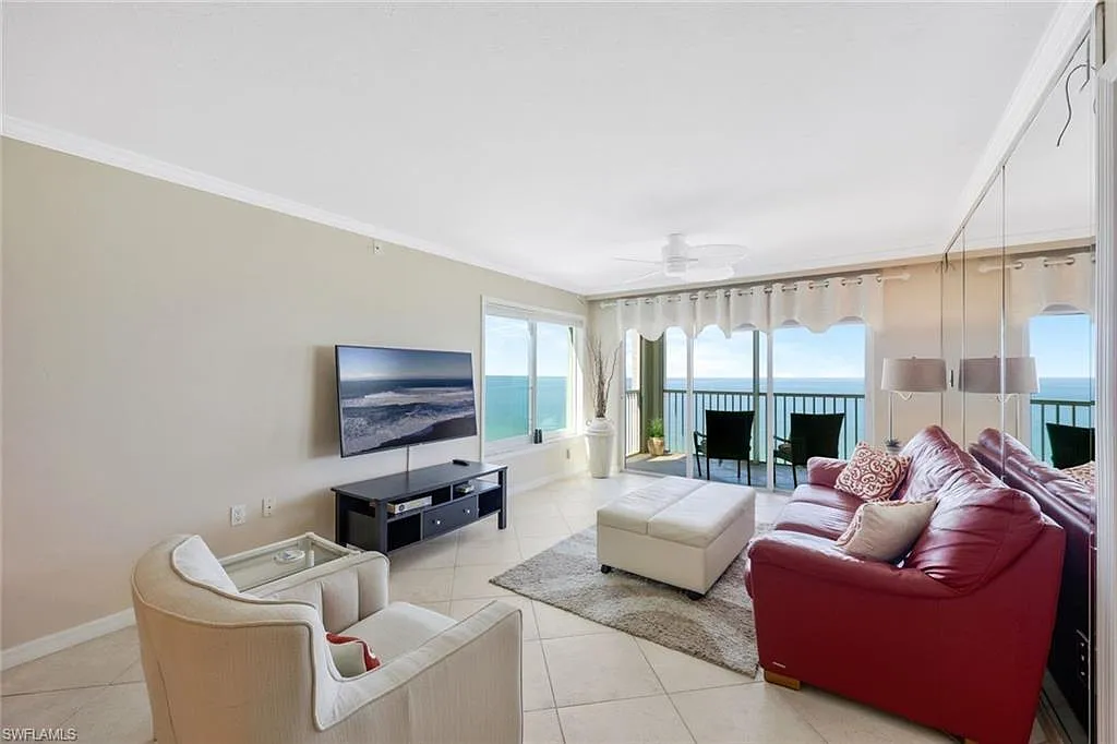2 bed, 2.0 bath, 1089 sqft, $3,300 — Photo 3
