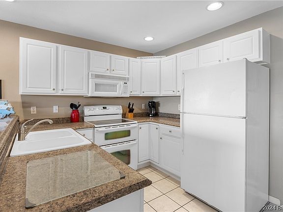 4th image of 1481 Ledges Dr Unit 1017