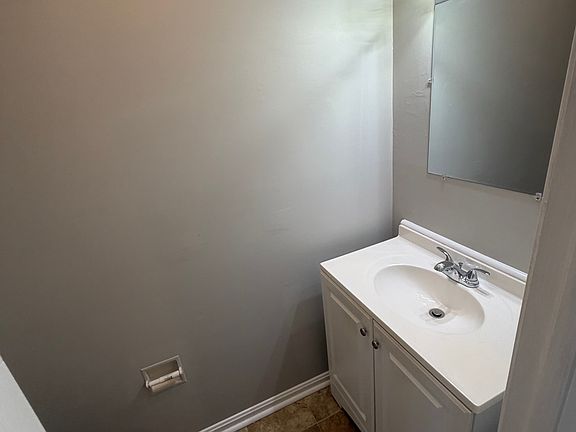4th image of 14 Raleigh Ct