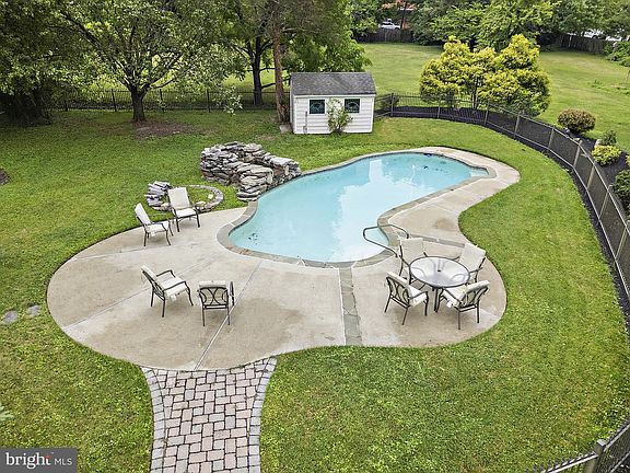 5th image of 8808 Old Harford Rd