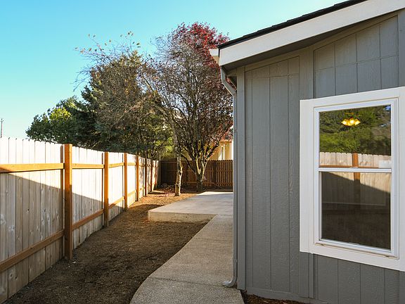 2nd image of 16105 NE 10th Cir