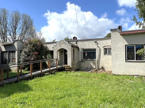 806 Railroad Ave, Myrtle Point, OR 97458