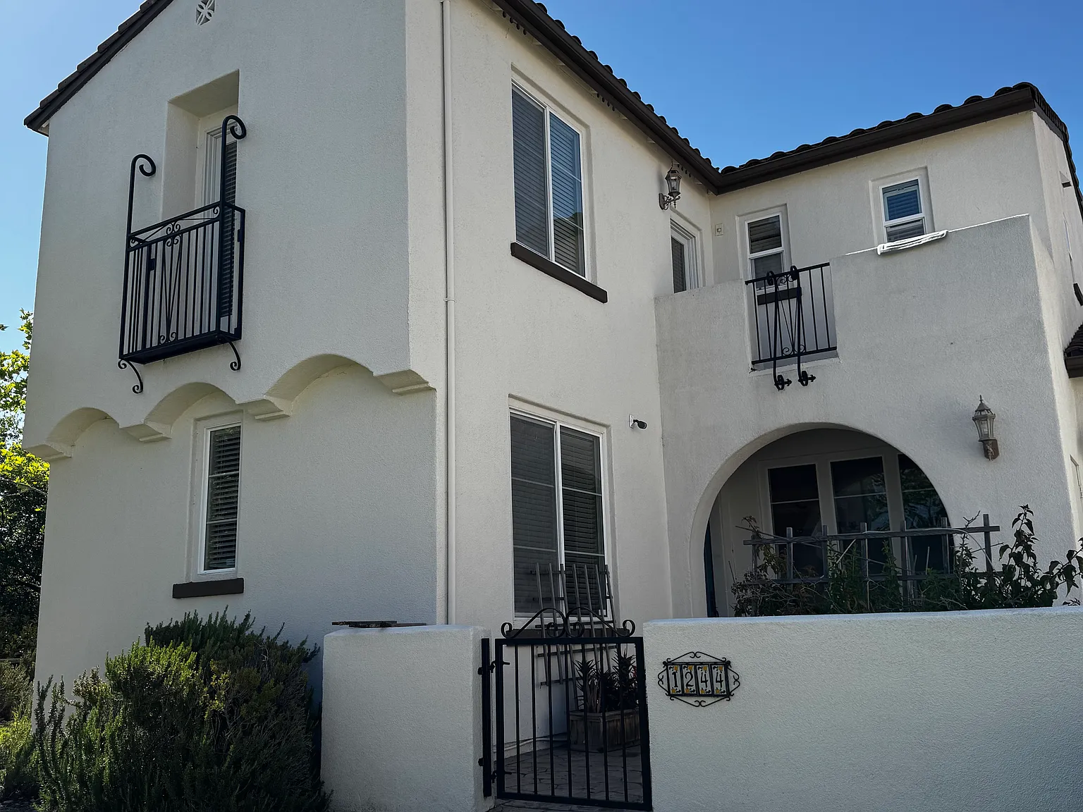 4 bed, 2254 sqft, $4,900 — Photo 3