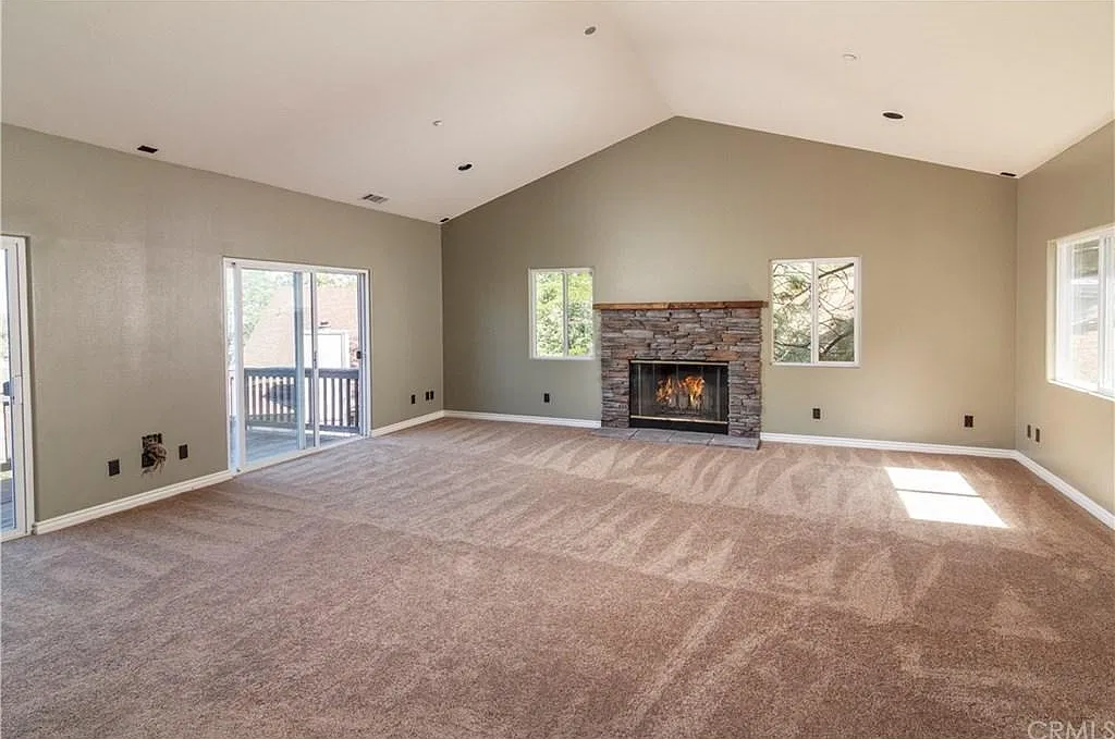 1250 Brentwood Dr — Photo 3