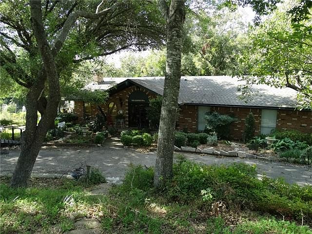 1st image of 204 Red Oak Creek Dr