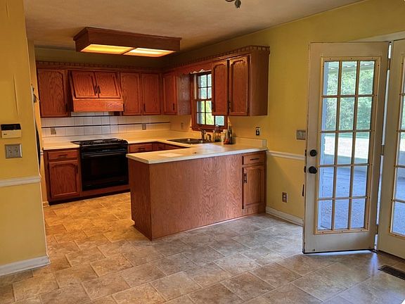 3rd image of 100 Woodmont Ave