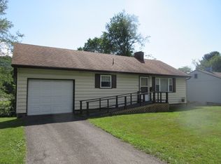 214 Manor Dr, Franklin, PA