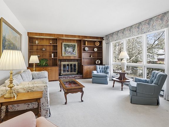 4th image of 5 Cloverleaf Rd