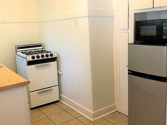 3rd image of 2644 E 4th St APT 7