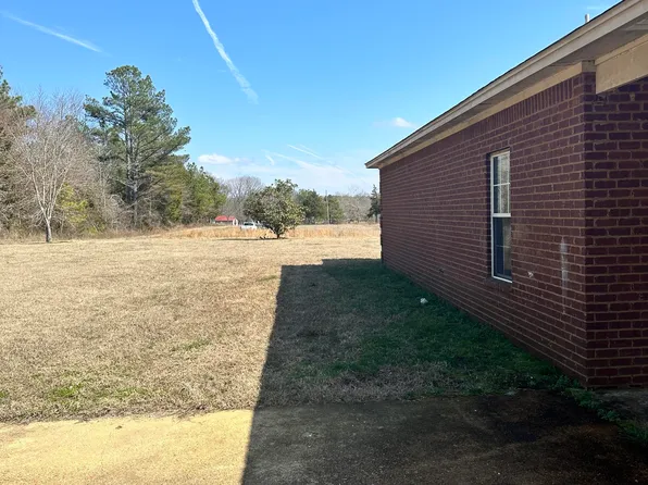 308 Lester Rd, Holly Springs, MS 38635