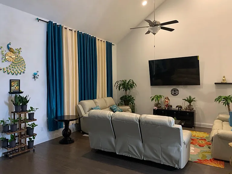 813 Palamos Dr — Photo 3
