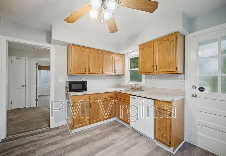 28 Harvard Rd — Photo 4