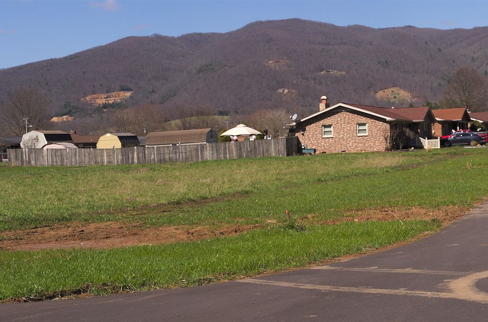 1st image of 196 Southgate Dr