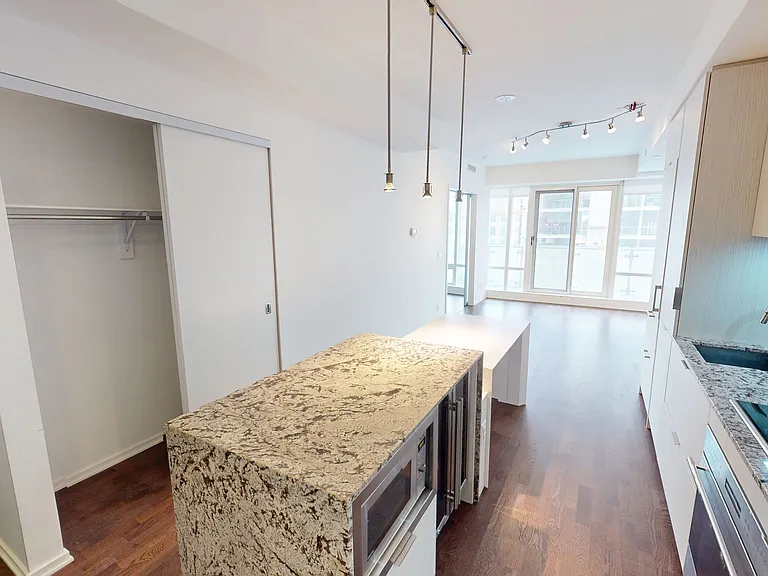 1 Bloor St E #4407 — Photo 5