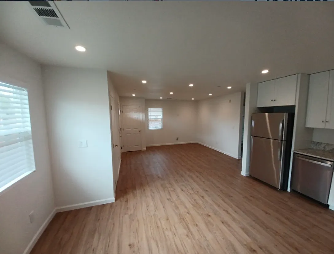 1 bed, 744 sqft, $3,300 — Photo 2