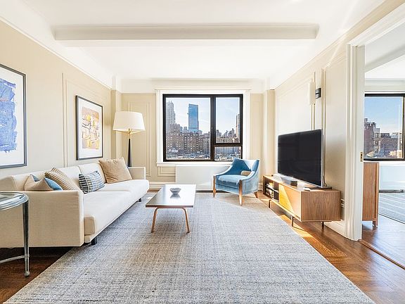3rd image of 40 W 77th St #11D