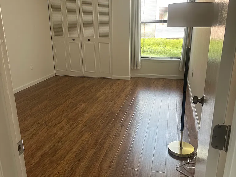 12-12G Shrewsbury Green Dr #G — Photo 8