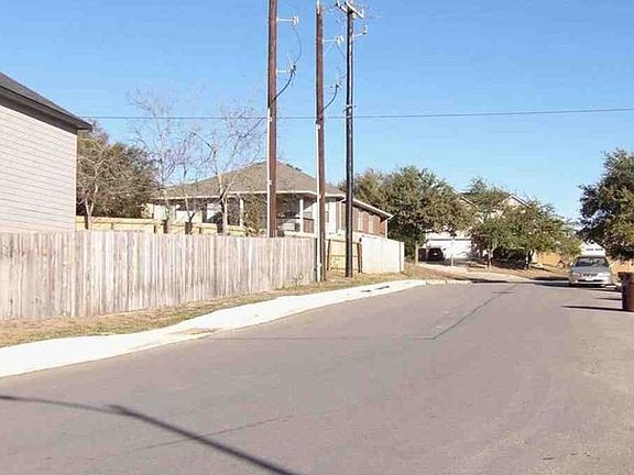 Exterior Neighborhood (street photo)