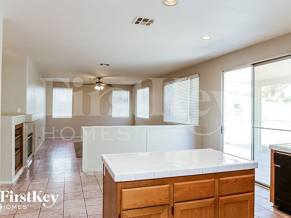 5th image of 820 Crescent Moon Dr