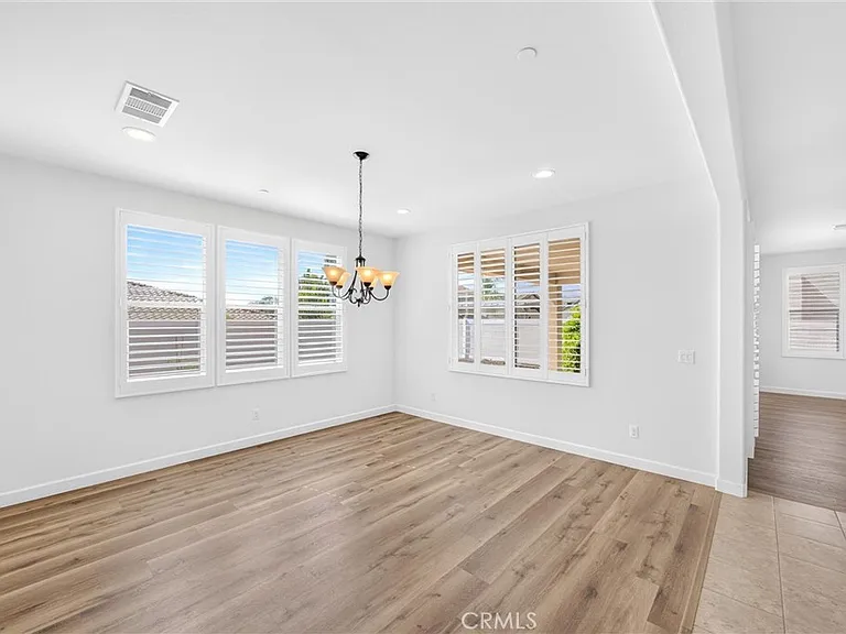 1617 Camden Ct — Photo 11