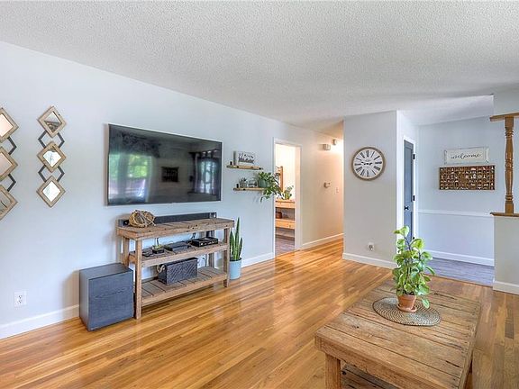 3rd image of 3812 Stonewall Ct