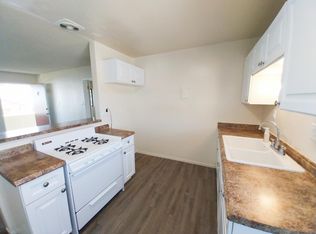 896 N 4th Ave, Upland, CA 91786