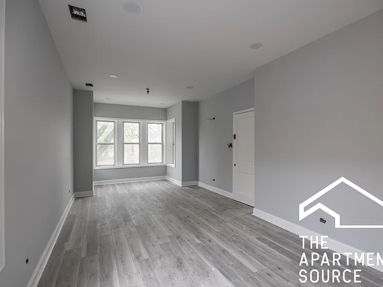 1307 N Lawndale Ave #1F — Photo 2