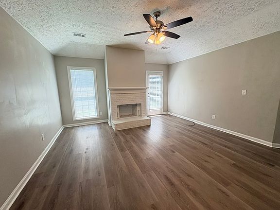4th image of 1000 Wehring Ln