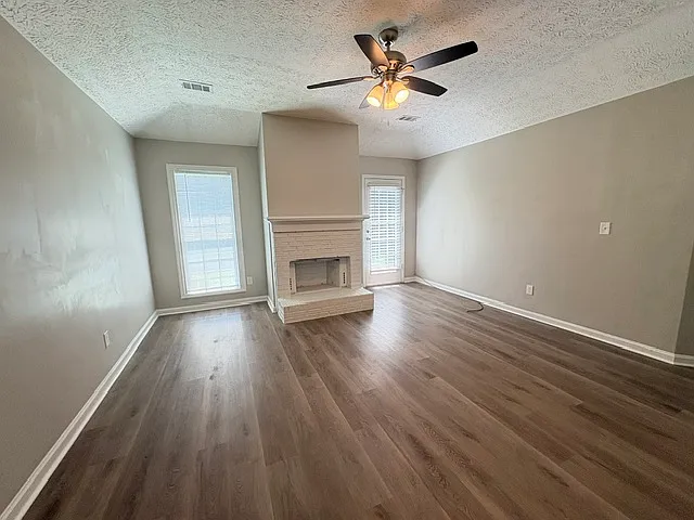 1000 Wehring Ln — Photo 4