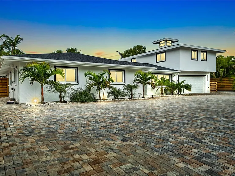 5624 Cape Leyte Dr — Photo 1