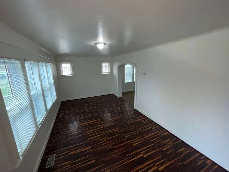 20290 Annott Ave — Photo 3