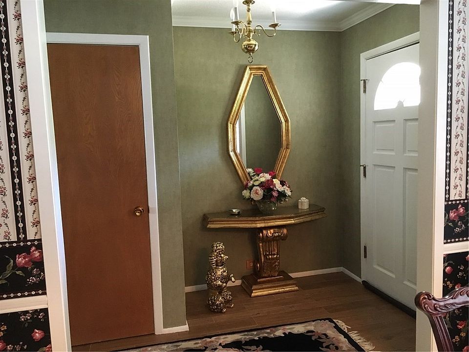 1st image of 709 Kentwood Cir