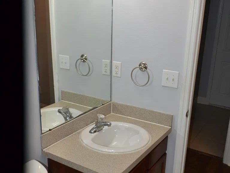 2053 Harcourt Pl — Photo 12