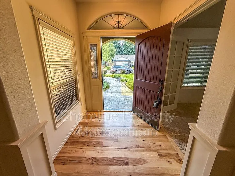 2328 E Satterfield St — Photo 3