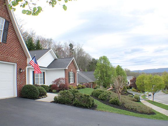 3rd image of 4809 Hickory Hill Dr