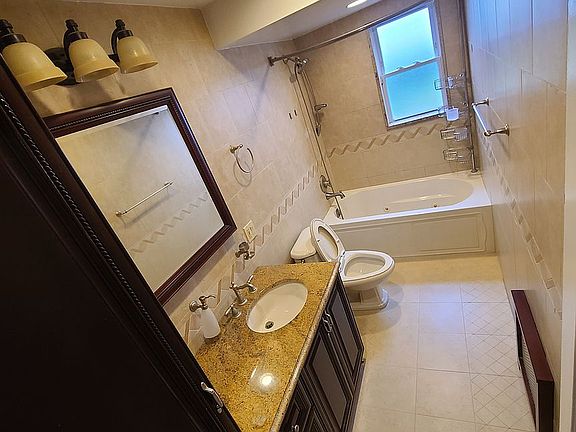 4th image of 2163 E 72nd St Floor 1