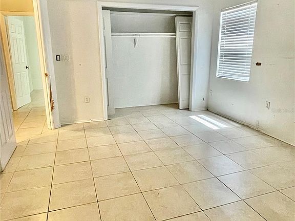 5th image of 4009 Dyer Ln