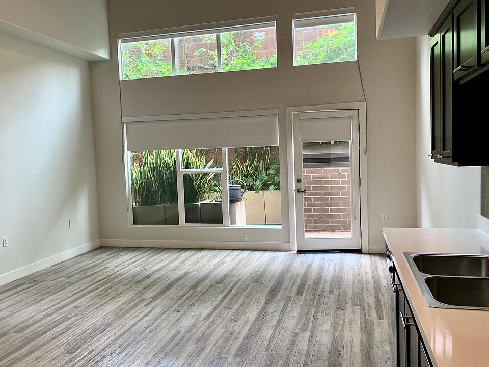 1st image of 452 10th Ave #117