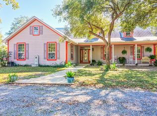 153 Sweetwater Ln, Freeport, FL 32439