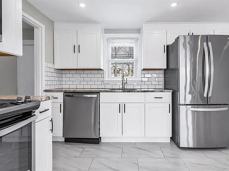 212 Cambridge Rd — Photo 13