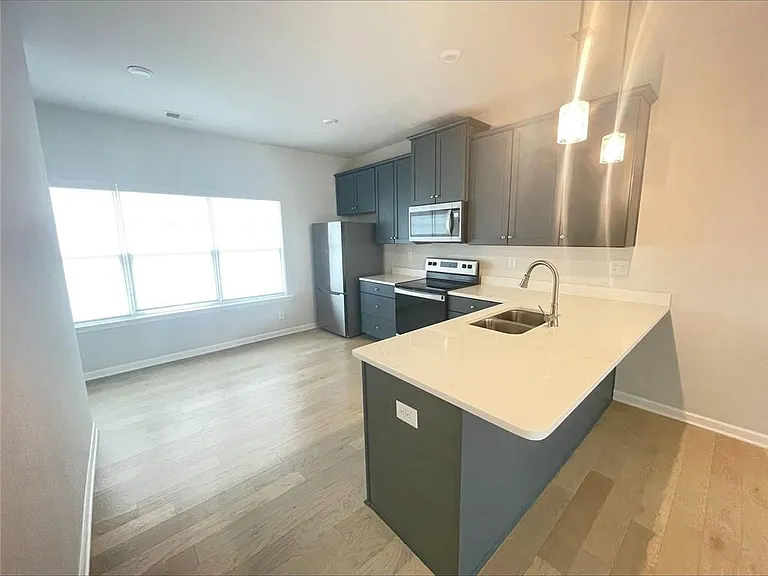 2623 Hedgeway Cir — Photo 5