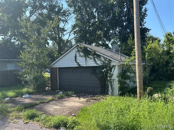 11823 Larimore Rd, Saint Louis, MO 63138