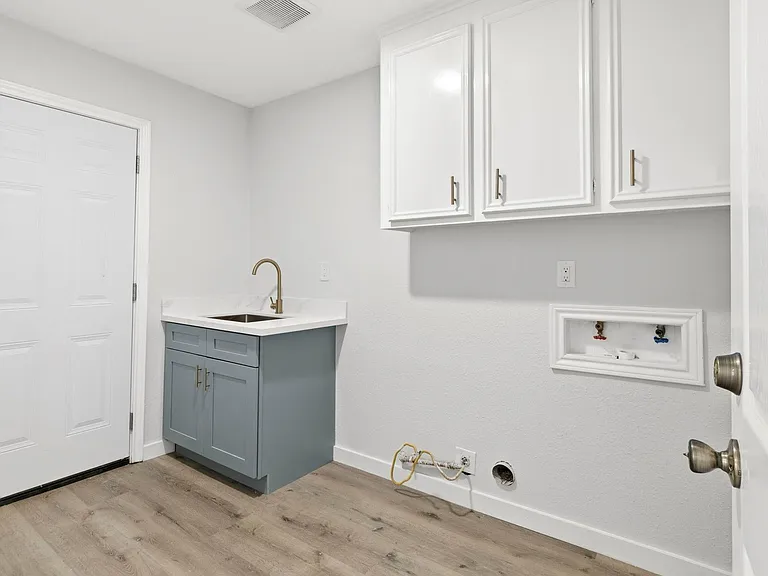 15215 Parkville Dr — Photo 44