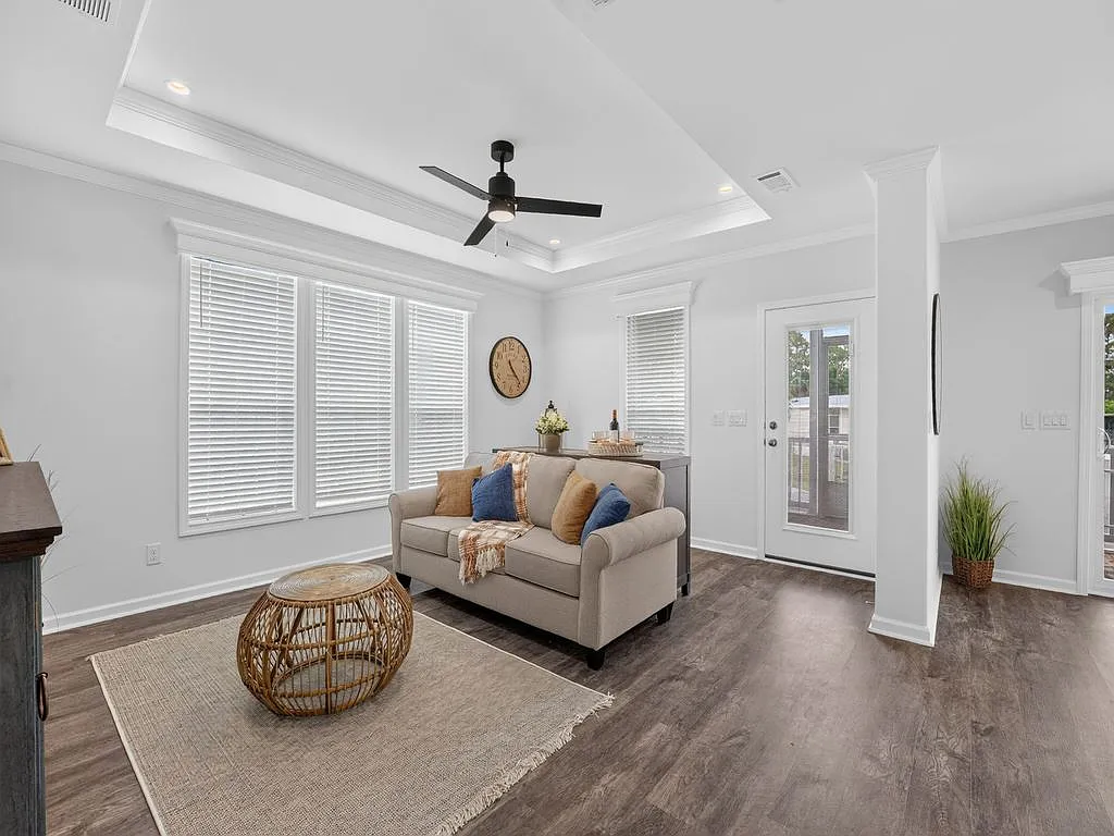 3 bed, 2.0 bath, 1460 sqft, $1,299 — Photo 4