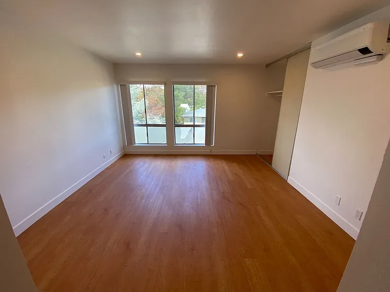 1320 Palos Verdes Drive (10) — Photo 6