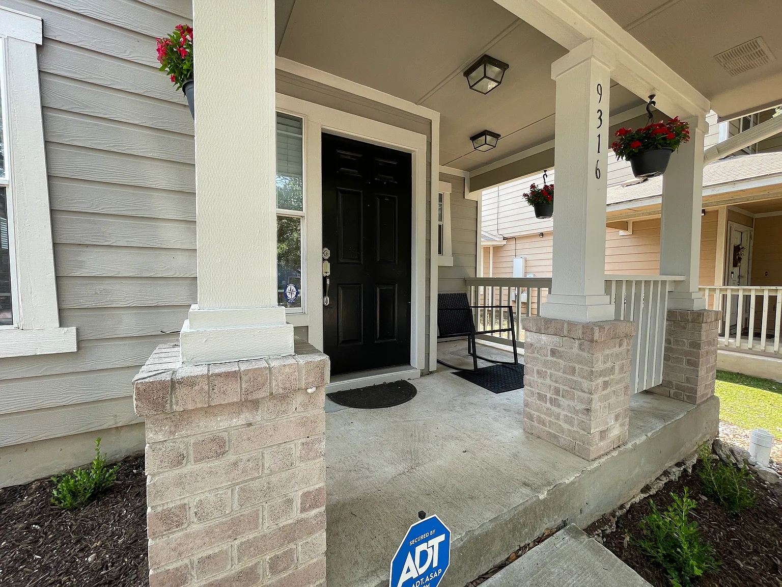 4 bed, 2.5 bath, 1845 sqft, $2,195 — Photo 2