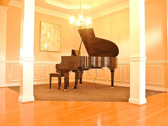 2nd image of 639 Mint Hill Ln